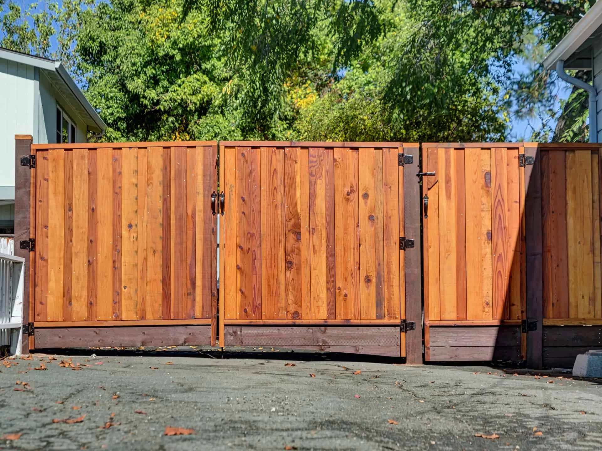 redwood fence horizontal