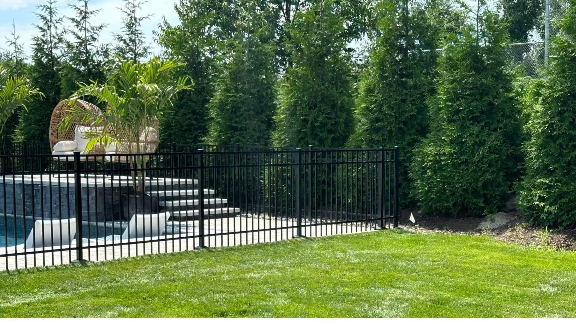 Aluminum fence installation 