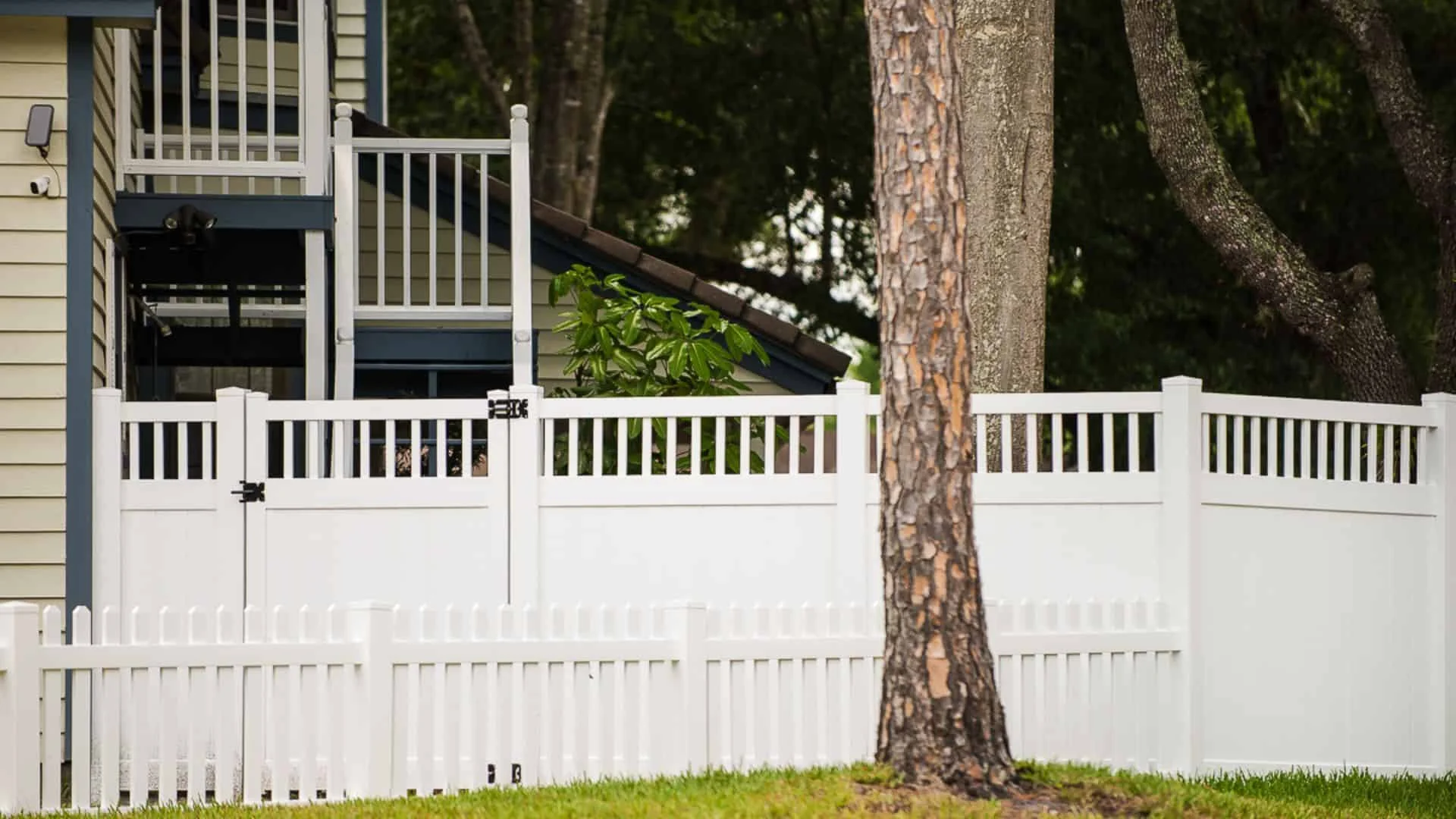 Charlotte vinyl fence options