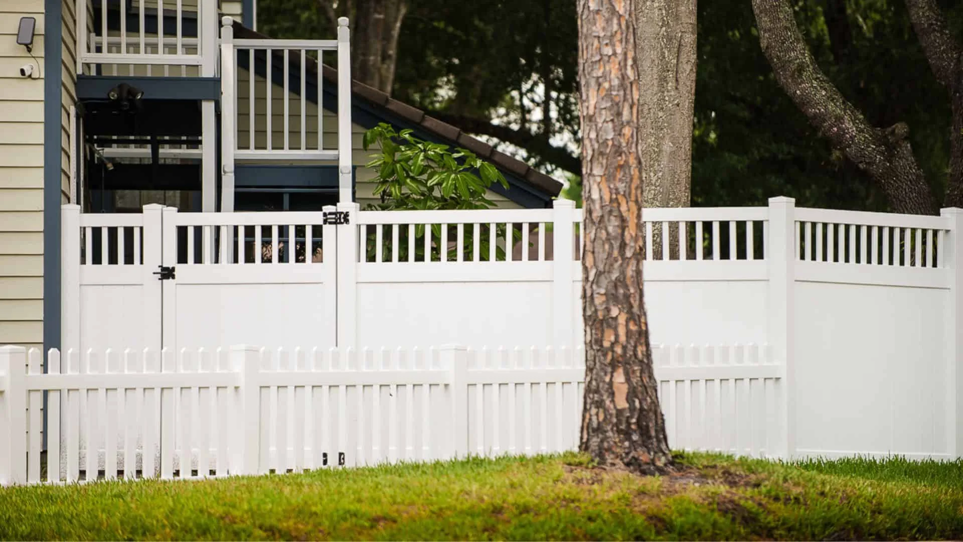 Vinyl and PVC fence cleaner