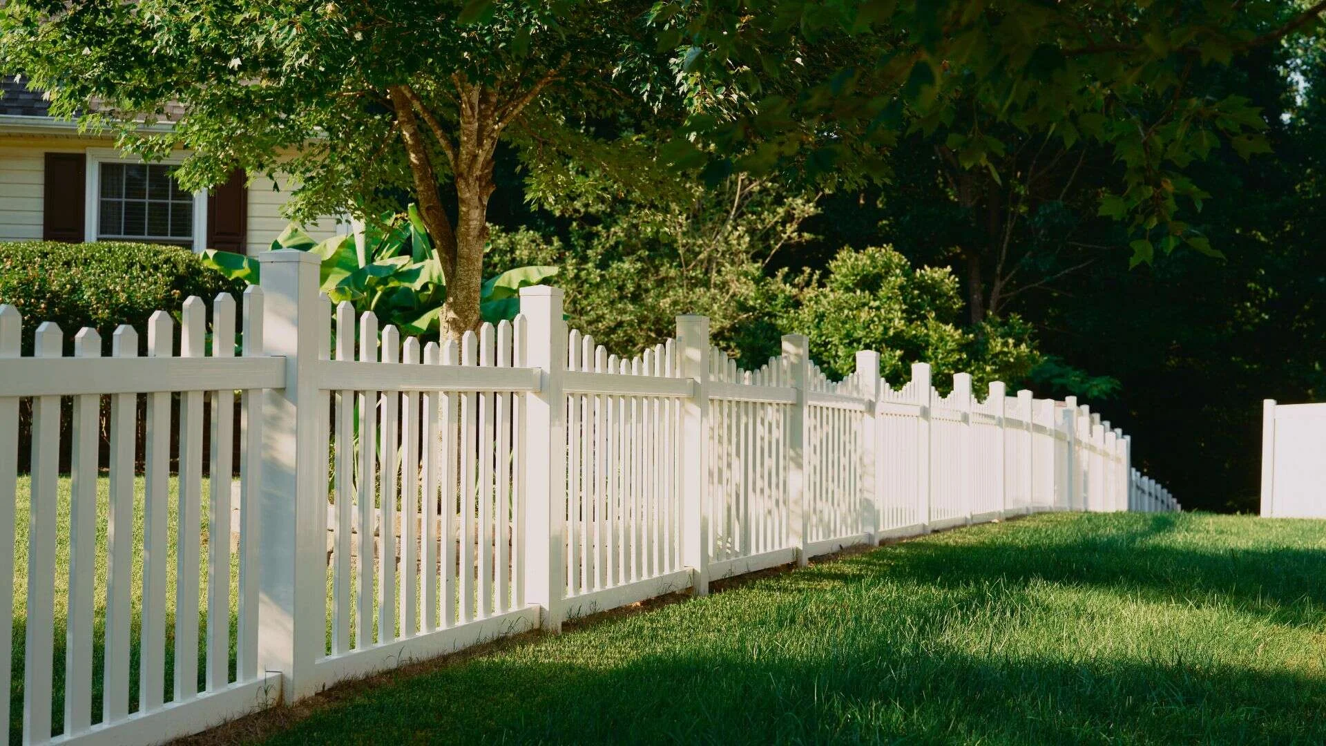 vinyl fence styles best for wind resistance