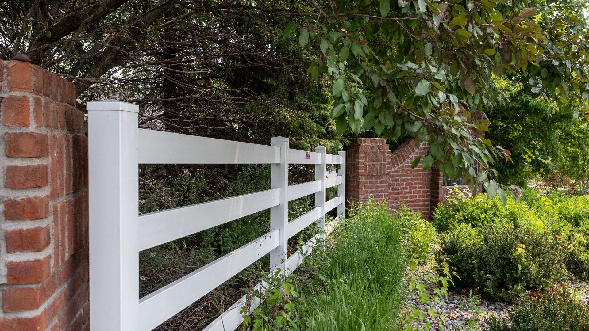 best vinyl fence builders in my area